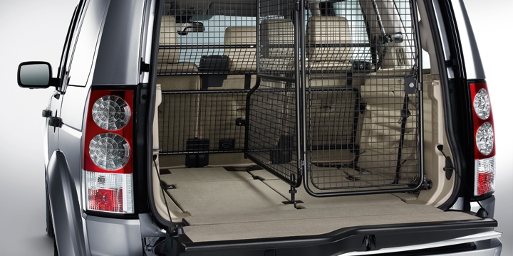 Luggage space divider
